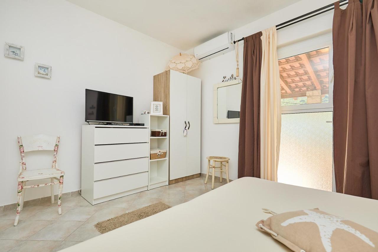 Studio Dolores-Apartment By The Sea Maranovici Bagian luar foto